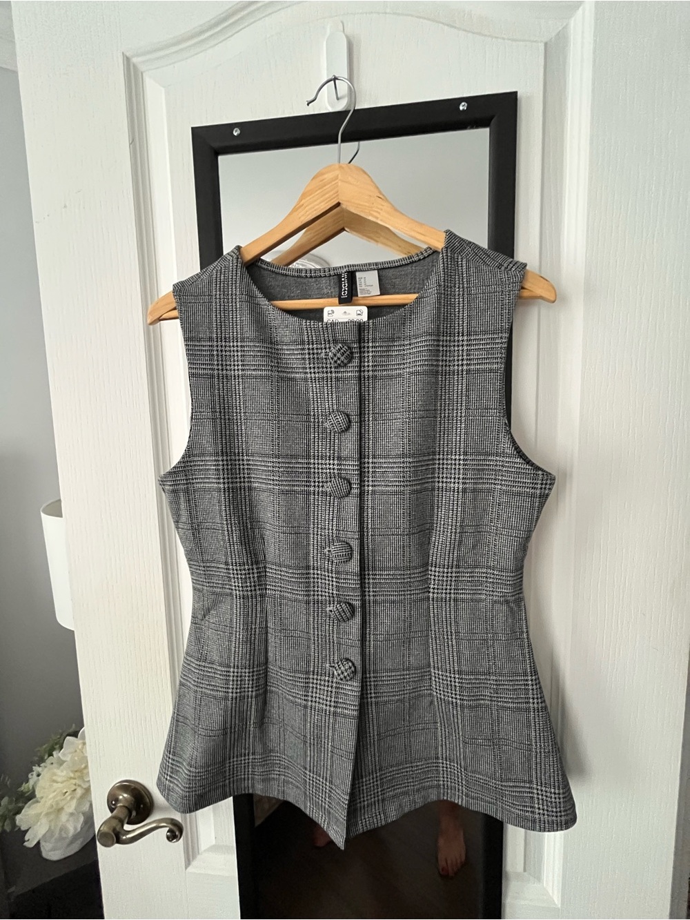 BNWT button vest from H&M